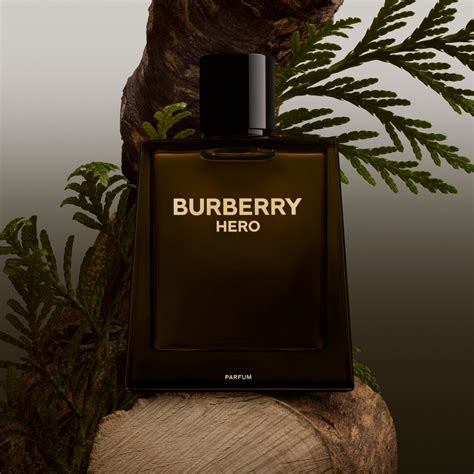 Burberry Hero Parfum 100ml, Från 906 kr .